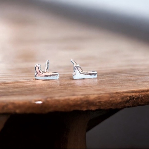 Sterling Silver Initial ‘r’ Stud Earrings - Picture 4 of 8